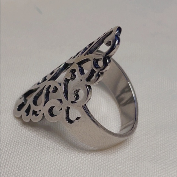 NWT, STAINLESS STEEL Silver láser Cut Pattern Woman ring , Size 6.5 - Picture 9 of 17